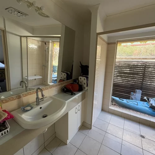 Ensuite in Kangaroo Flat - Before (5)